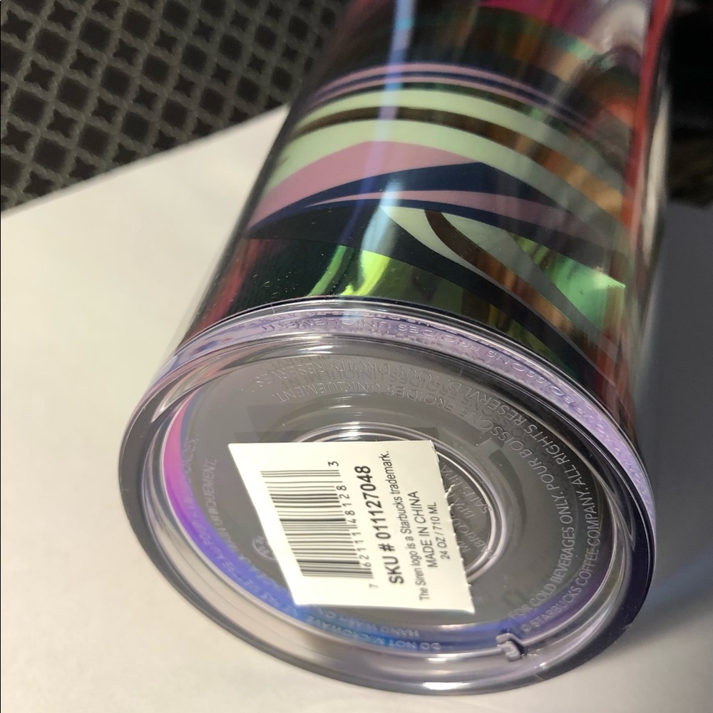2021 Starbucks Holiday tumbler with straw EUC - Picture 3 of 5